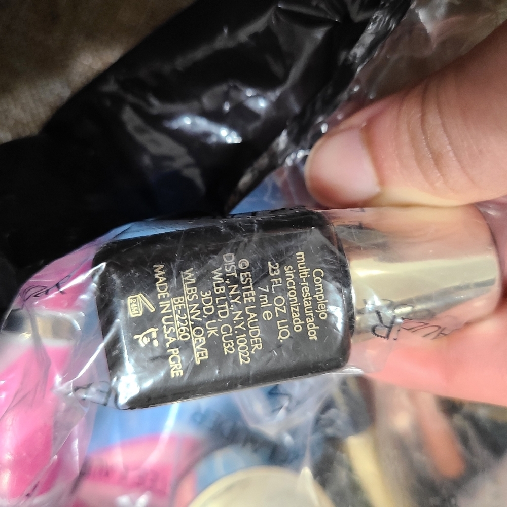 Estee Lauder Mixed Revitalizing Eye Creams Lip Liner Lip Stick and Mascara Set - Picture 15 of 16